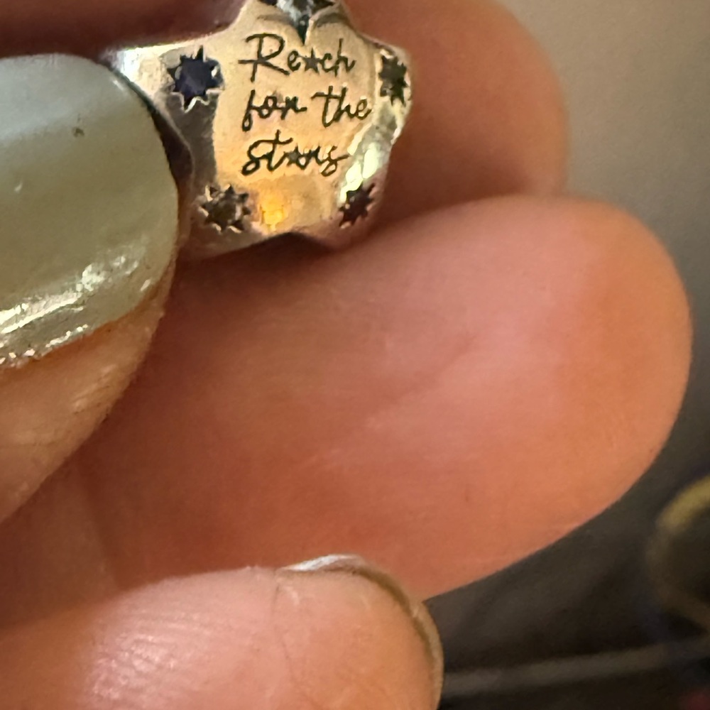 Silver Star-Patterned Women's Ring - image 4